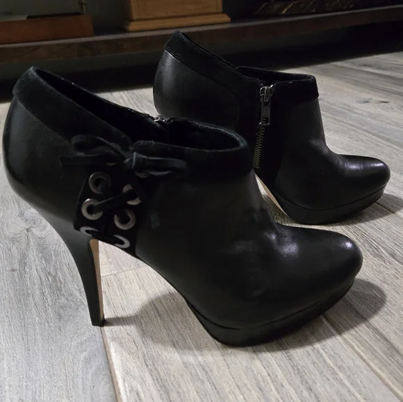 Coach Beatrice low ankle bootie heels,  size 8.5 women's - Picture 13 of 15